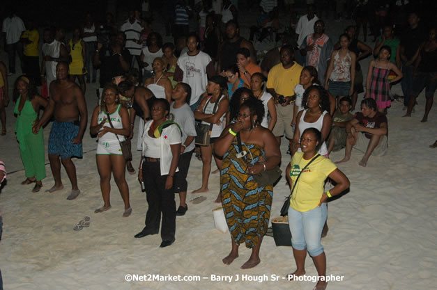 Red Stripe Reggae Sumfest 2007 - Beach Party - Tropical Beach - Sunday, July 15, 2007 - FAB 5 + Z Liquid - zip 103 fm - DJ Marvin - fame 95 fm - Craig Ross - Pieces  - Wyclef Refuge all-Star Sound System - Tropical Beach, Montego Bay, St James, Jamaica W.I. - Negril Travel Guide.com, Negril Jamaica WI - http://www.negriltravelguide.com - info@negriltravelguide.com...!