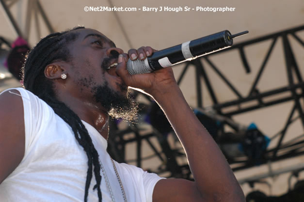 Beenie Man - Explosion - Red Stripe Reggae Sumfest 2007 - Thursday, July 19, 2007 - Red Stripe Reggae Sumfest 2007 at Catherine Hall, Montego Bay, St James, Jamaica W.I. - Negril Travel Guide, Negril Jamaica WI - http://www.negriltravelguide.com - info@negriltravelguide.com...!