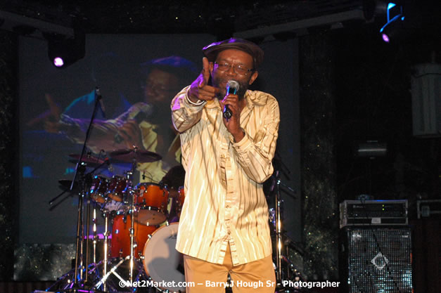 Beres Hammond - Red Stripe Reggae Sumfest 2007 - Zenith - Saturday, July 21, 2007 - Catherine Hall, Montego Bay, St James, Jamaica W.I. - Negril Travel Guide, Negril Jamaica WI - http://www.negriltravelguide.com - info@negriltravelguide.com...!