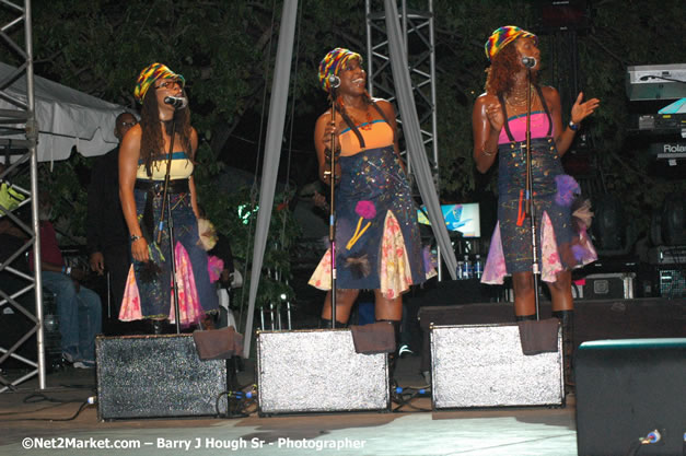 Beres Hammond - Red Stripe Reggae Sumfest 2007 - Zenith - Saturday, July 21, 2007 - Catherine Hall, Montego Bay, St James, Jamaica W.I. - Negril Travel Guide, Negril Jamaica WI - http://www.negriltravelguide.com - info@negriltravelguide.com...!