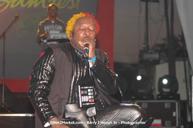 Elephant Man - Explosion - Red Stripe Reggae Sumfest 2007 - Thursday, July 19, 2007 - Red Stripe Reggae Sumfest 2007 at Catherine Hall, Montego Bay, St James, Jamaica W.I. - Negril Travel Guide, Negril Jamaica WI - http://www.negriltravelguide.com - info@negriltravelguide.com...!