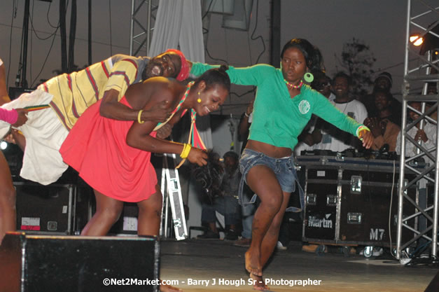 Elephant Man - Explosion - Red Stripe Reggae Sumfest 2007 - Thursday, July 19, 2007 - Red Stripe Reggae Sumfest 2007 at Catherine Hall, Montego Bay, St James, Jamaica W.I. - Negril Travel Guide, Negril Jamaica WI - http://www.negriltravelguide.com - info@negriltravelguide.com...!