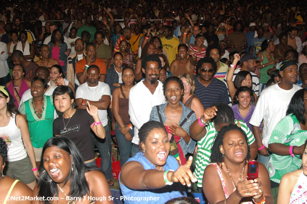 Mary J. Blige - Red Stripe Reggae Sumfest 2007 - Zenith - Saturday, July 21, 2007 - Catherine Hall, Montego Bay, St James, Jamaica W.I. - Negril Travel Guide, Negril Jamaica WI - http://www.negriltravelguide.com - info@negriltravelguide.com...!