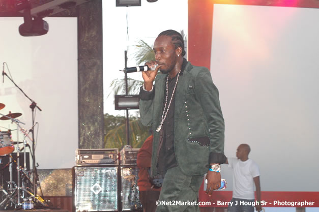 Mavado - Explosion - Red Stripe Reggae Sumfest 2007 - Thursday, July 19, 2007 - Red Stripe Reggae Sumfest 2007 at Catherine Hall, Montego Bay, St James, Jamaica W.I. - Negril Travel Guide, Negril Jamaica WI - http://www.negriltravelguide.com - info@negriltravelguide.com...!