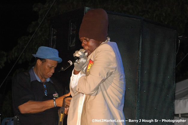 Richie Spice  - Red Stripe Reggae Sumfest 2007 - Zenith - Saturday, July 21, 2007 - Catherine Hall, Montego Bay, St James, Jamaica W.I. - Negril Travel Guide, Negril Jamaica WI - http://www.negriltravelguide.com - info@negriltravelguide.com...!