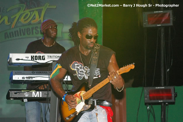 Richie Spice  - Red Stripe Reggae Sumfest 2007 - Zenith - Saturday, July 21, 2007 - Catherine Hall, Montego Bay, St James, Jamaica W.I. - Negril Travel Guide, Negril Jamaica WI - http://www.negriltravelguide.com - info@negriltravelguide.com...!