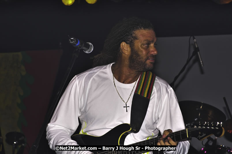 Andy Vernon @ Red Stripe Reggae Sumfest 2008 International Night 2, Catherine Hall, Montego Bay - Saturday, July 19, 2008 - Reggae Sumfest 2008 July 13 - July 19, 2008 - Photographs by Net2Market.com - Barry J. Hough Sr. Photojournalist/Photograper - Photographs taken with a Nikon D300 - Negril Travel Guide, Negril Jamaica WI - http://www.negriltravelguide.com - info@negriltravelguide.com...!