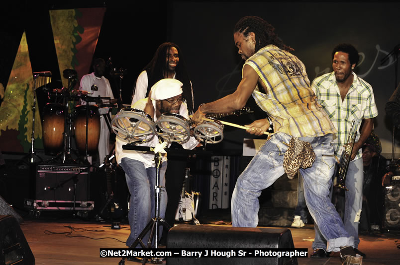 Beres Hammond @ Red Stripe Reggae Sumfest 2008 International Night 2, Catherine Hall, Montego Bay - Saturday, July 19, 2008 - Reggae Sumfest 2008 July 13 - July 19, 2008 - Photographs by Net2Market.com - Barry J. Hough Sr. Photojournalist/Photograper - Photographs taken with a Nikon D300 - Negril Travel Guide, Negril Jamaica WI - http://www.negriltravelguide.com - info@negriltravelguide.com...!