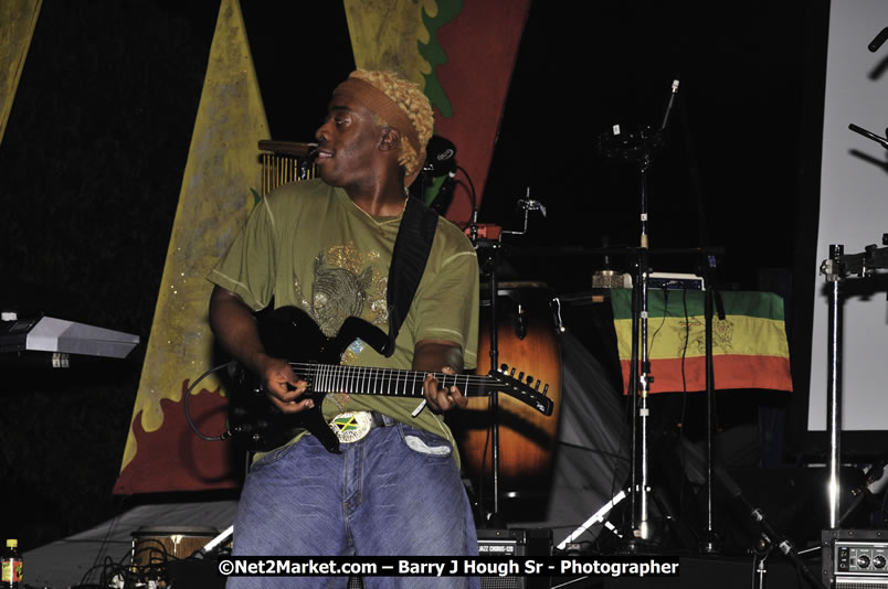 Bonafide @ Red Stripe Reggae Sumfest 2008 International Night 2, Catherine Hall, Montego Bay - Saturday, July 19, 2008 - Reggae Sumfest 2008 July 13 - July 19, 2008 - Photographs by Net2Market.com - Barry J. Hough Sr. Photojournalist/Photograper - Photographs taken with a Nikon D300 - Negril Travel Guide, Negril Jamaica WI - http://www.negriltravelguide.com - info@negriltravelguide.com...!