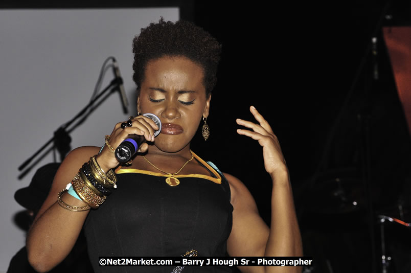 Etana @ Red Stripe Reggae Sumfest 2008 International Night 2, Catherine Hall, Montego Bay - Saturday, July 19, 2008 - Reggae Sumfest 2008 July 13 - July 19, 2008 - Photographs by Net2Market.com - Barry J. Hough Sr. Photojournalist/Photograper - Photographs taken with a Nikon D300 - Negril Travel Guide, Negril Jamaica WI - http://www.negriltravelguide.com - info@negriltravelguide.com...!