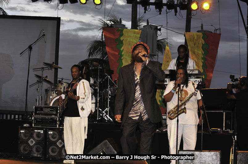 John Holt @ Red Stripe Reggae Sumfest 2008 International Night 2, Catherine Hall, Montego Bay - Saturday, July 19, 2008 - Reggae Sumfest 2008 July 13 - July 19, 2008 - Photographs by Net2Market.com - Barry J. Hough Sr. Photojournalist/Photograper - Photographs taken with a Nikon D300 - Negril Travel Guide, Negril Jamaica WI - http://www.negriltravelguide.com - info@negriltravelguide.com...!