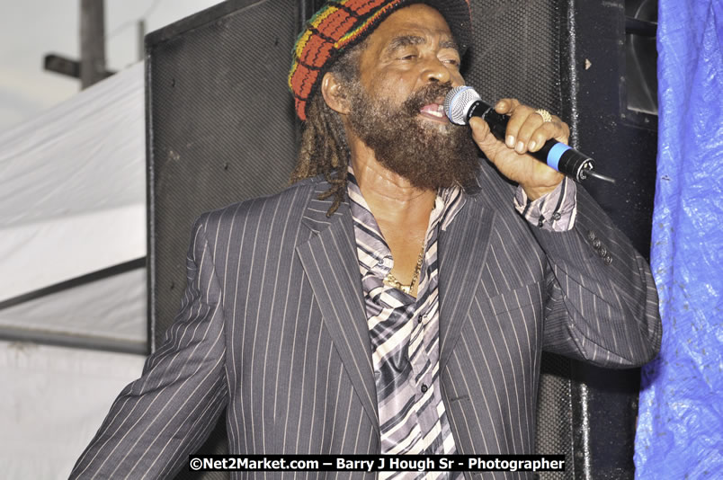 John Holt @ Red Stripe Reggae Sumfest 2008 International Night 2, Catherine Hall, Montego Bay - Saturday, July 19, 2008 - Reggae Sumfest 2008 July 13 - July 19, 2008 - Photographs by Net2Market.com - Barry J. Hough Sr. Photojournalist/Photograper - Photographs taken with a Nikon D300 - Negril Travel Guide, Negril Jamaica WI - http://www.negriltravelguide.com - info@negriltravelguide.com...!