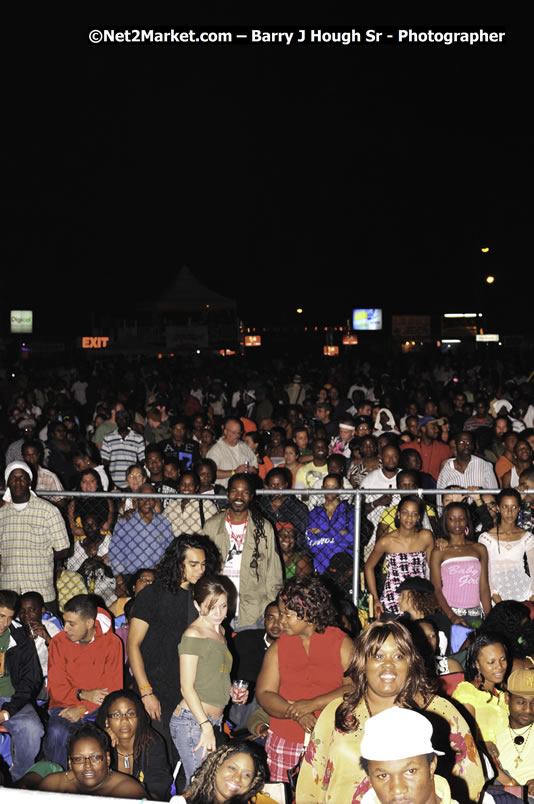 T - Pain @ Red Stripe Reggae Sumfest 2008 International Night 2, Catherine Hall, Montego Bay - Saturday, July 19, 2008 - Reggae Sumfest 2008 July 13 - July 19, 2008 - Photographs by Net2Market.com - Barry J. Hough Sr. Photojournalist/Photograper - Photographs taken with a Nikon D300 - Negril Travel Guide, Negril Jamaica WI - http://www.negriltravelguide.com - info@negriltravelguide.com...!