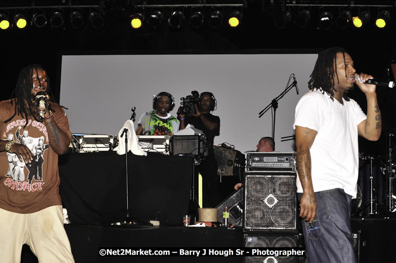 T - Pain @ Red Stripe Reggae Sumfest 2008 International Night 2, Catherine Hall, Montego Bay - Saturday, July 19, 2008 - Reggae Sumfest 2008 July 13 - July 19, 2008 - Photographs by Net2Market.com - Barry J. Hough Sr. Photojournalist/Photograper - Photographs taken with a Nikon D300 - Negril Travel Guide, Negril Jamaica WI - http://www.negriltravelguide.com - info@negriltravelguide.com...!