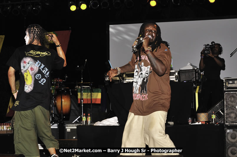 T - Pain @ Red Stripe Reggae Sumfest 2008 International Night 2, Catherine Hall, Montego Bay - Saturday, July 19, 2008 - Reggae Sumfest 2008 July 13 - July 19, 2008 - Photographs by Net2Market.com - Barry J. Hough Sr. Photojournalist/Photograper - Photographs taken with a Nikon D300 - Negril Travel Guide, Negril Jamaica WI - http://www.negriltravelguide.com - info@negriltravelguide.com...!