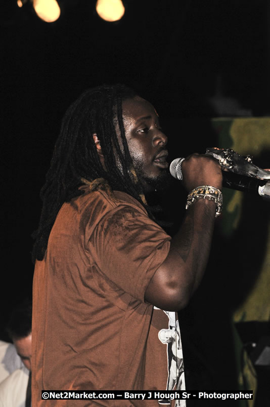 T - Pain @ Red Stripe Reggae Sumfest 2008 International Night 2, Catherine Hall, Montego Bay - Saturday, July 19, 2008 - Reggae Sumfest 2008 July 13 - July 19, 2008 - Photographs by Net2Market.com - Barry J. Hough Sr. Photojournalist/Photograper - Photographs taken with a Nikon D300 - Negril Travel Guide, Negril Jamaica WI - http://www.negriltravelguide.com - info@negriltravelguide.com...!