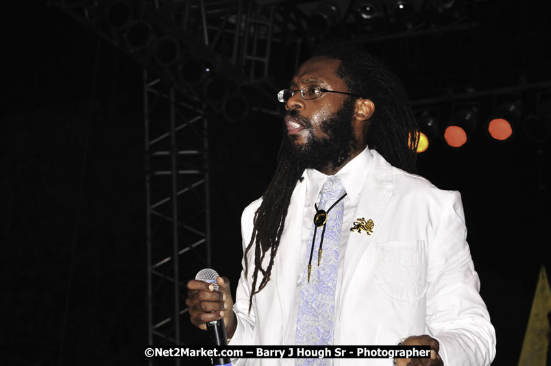 Tarrus Riley @ Red Stripe Reggae Sumfest 2008 International Night 2, Catherine Hall, Montego Bay - Saturday, July 19, 2008 - Reggae Sumfest 2008 July 13 - July 19, 2008 - Photographs by Net2Market.com - Barry J. Hough Sr. Photojournalist/Photograper - Photographs taken with a Nikon D300 - Negril Travel Guide, Negril Jamaica WI - http://www.negriltravelguide.com - info@negriltravelguide.com...!