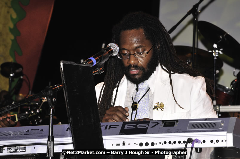 Tarrus Riley @ Red Stripe Reggae Sumfest 2008 International Night 2, Catherine Hall, Montego Bay - Saturday, July 19, 2008 - Reggae Sumfest 2008 July 13 - July 19, 2008 - Photographs by Net2Market.com - Barry J. Hough Sr. Photojournalist/Photograper - Photographs taken with a Nikon D300 - Negril Travel Guide, Negril Jamaica WI - http://www.negriltravelguide.com - info@negriltravelguide.com...!