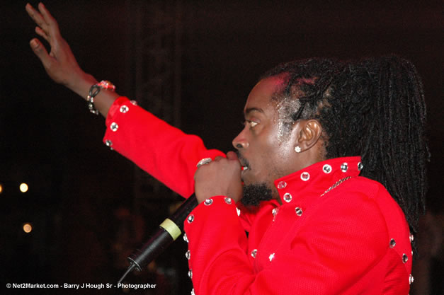 Beenie Man - Red Stripe Reggae Sumfest 2006 - Stormfront - The Blazing Dance Hall Night - Thursday, July 20, 2006 - Catherine Hall Venue - Montego Bay, Jamaica - Negril Travel Guide, Negril Jamaica WI - http://www.negriltravelguide.com - info@negriltravelguide.com...!