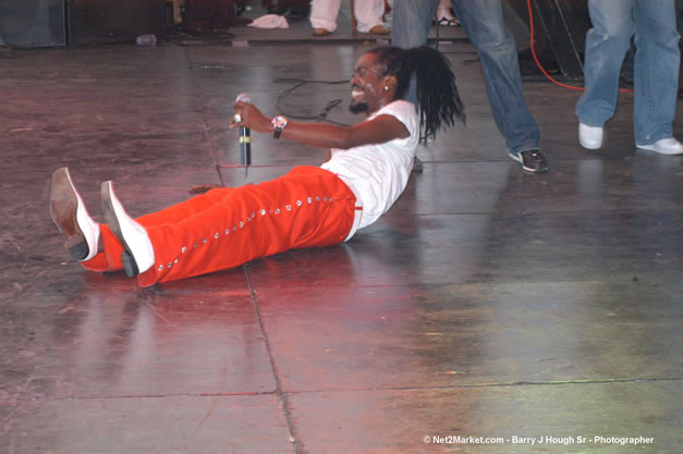 Beenie Man - Red Stripe Reggae Sumfest 2006 - Stormfront - The Blazing Dance Hall Night - Thursday, July 20, 2006 - Catherine Hall Venue - Montego Bay, Jamaica - Negril Travel Guide, Negril Jamaica WI - http://www.negriltravelguide.com - info@negriltravelguide.com...!