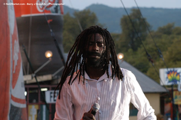 Buju Banton - Red Stripe Reggae Sumfest 2006 - The Summit - Jamaica's Greatest, The World's Best - Saturday, July 22, 2006 - Montego Bay, Jamaica - Negril Travel Guide, Negril Jamaica WI - http://www.negriltravelguide.com - info@negriltravelguide.com...!