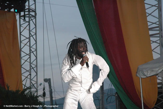 Buju Banton - Red Stripe Reggae Sumfest 2006 - The Summit - Jamaica's Greatest, The World's Best - Saturday, July 22, 2006 - Montego Bay, Jamaica - Negril Travel Guide, Negril Jamaica WI - http://www.negriltravelguide.com - info@negriltravelguide.com...!