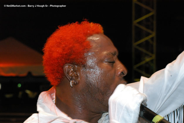 Elephant Man - Red Stripe Reggae Sumfest 2006 - Stormfront - The Blazing Dance Hall Night - Thursday, July 20, 2006 - Catherine Hall Venue - Montego Bay, Jamaica - Negril Travel Guide, Negril Jamaica WI - http://www.negriltravelguide.com - info@negriltravelguide.com...!