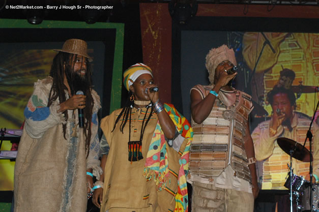 Izniga - Ignition - The Internation Fire Blazes - Friday, July 21, 2006 - Montego Bay, Jamaica - Negril Travel Guide, Negril Jamaica WI - http://www.negriltravelguide.com - info@negriltravelguide.com...!