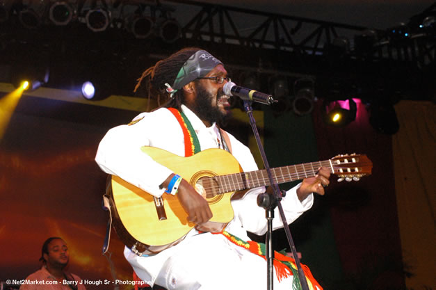 Tarrus Riley - Red Stripe Reggae Sumfest 2006 - The Summit - Jamaica's Greatest, The World's Best - Saturday, July 22, 2006 - Montego Bay, Jamaica - Negril Travel Guide, Negril Jamaica WI - http://www.negriltravelguide.com - info@negriltravelguide.com...!