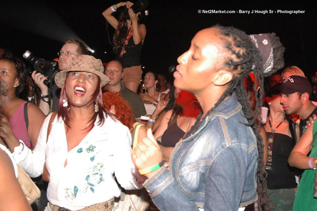 Venue - Audience at Red Stripe Reggae Sumfest 2006 - The Summit - Jamaica's Greatest, The World's Best - Saturday, July 22, 2006 - Montego Bay, Jamaica - Negril Travel Guide, Negril Jamaica WI - http://www.negriltravelguide.com - info@negriltravelguide.com...!