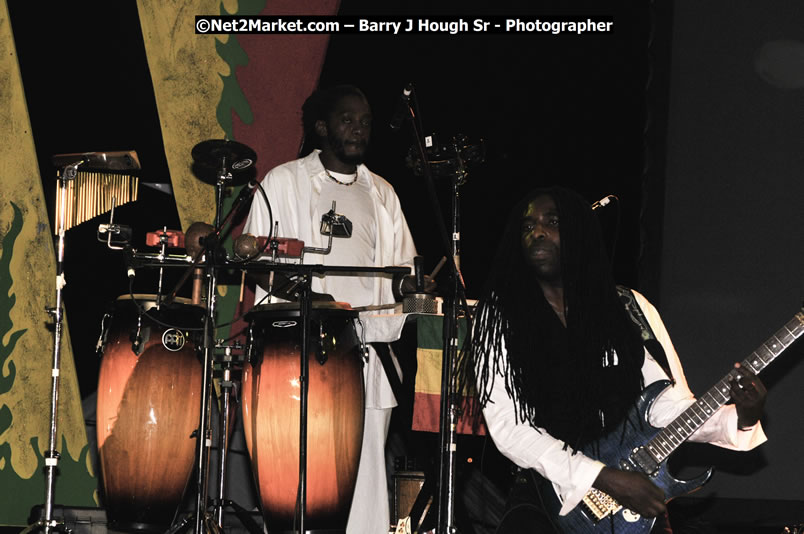 Beres Hammond @ Reggae Sumfest 2008 International Night 2, Catherine Hall, Montego Bay - Saturday, July 19, 2008 - Reggae Sumfest 2008 July 13 - July 19, 2008 - Photographs by Net2Market.com - Barry J. Hough Sr. Photojournalist/Photograper - Photographs taken with a Nikon D300 - Negril Travel Guide, Negril Jamaica WI - http://www.negriltravelguide.com - info@negriltravelguide.com...!