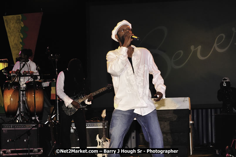 Beres Hammond @ Reggae Sumfest 2008 International Night 2, Catherine Hall, Montego Bay - Saturday, July 19, 2008 - Reggae Sumfest 2008 July 13 - July 19, 2008 - Photographs by Net2Market.com - Barry J. Hough Sr. Photojournalist/Photograper - Photographs taken with a Nikon D300 - Negril Travel Guide, Negril Jamaica WI - http://www.negriltravelguide.com - info@negriltravelguide.com...!