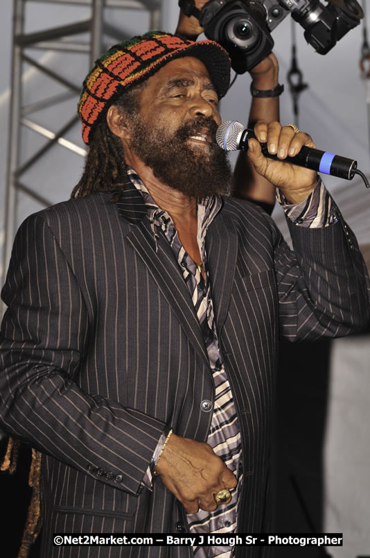 John Holt @ Reggae Sumfest 2008 International Night 2, Catherine Hall, Montego Bay - Saturday, July 19, 2008 - Reggae Sumfest 2008 July 13 - July 19, 2008 - Photographs by Net2Market.com - Barry J. Hough Sr. Photojournalist/Photograper - Photographs taken with a Nikon D300 - Negril Travel Guide, Negril Jamaica WI - http://www.negriltravelguide.com - info@negriltravelguide.com...!