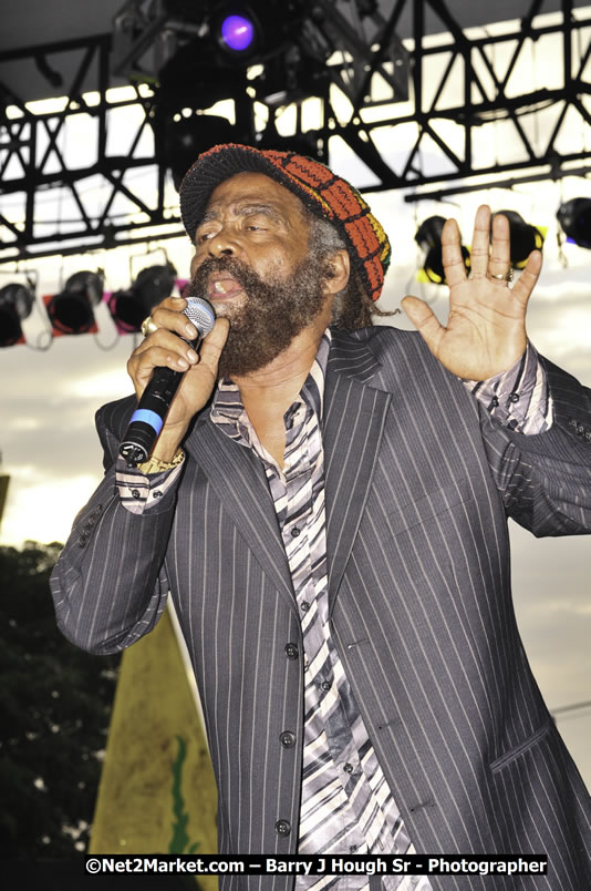 John Holt @ Reggae Sumfest 2008 International Night 2, Catherine Hall, Montego Bay - Saturday, July 19, 2008 - Reggae Sumfest 2008 July 13 - July 19, 2008 - Photographs by Net2Market.com - Barry J. Hough Sr. Photojournalist/Photograper - Photographs taken with a Nikon D300 - Negril Travel Guide, Negril Jamaica WI - http://www.negriltravelguide.com - info@negriltravelguide.com...!