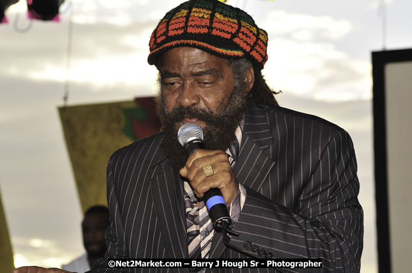 John Holt @ Reggae Sumfest 2008 International Night 2, Catherine Hall, Montego Bay - Saturday, July 19, 2008 - Reggae Sumfest 2008 July 13 - July 19, 2008 - Photographs by Net2Market.com - Barry J. Hough Sr. Photojournalist/Photograper - Photographs taken with a Nikon D300 - Negril Travel Guide, Negril Jamaica WI - http://www.negriltravelguide.com - info@negriltravelguide.com...!