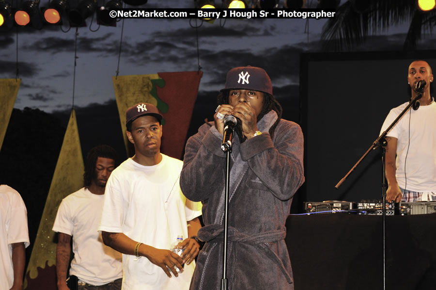 Lil Wayne @ Reggae Sumfest 2008 International Night 2, Catherine Hall, Montego Bay - Saturday, July 19, 2008 - Reggae Sumfest 2008 July 13 - July 19, 2008 - Photographs by Net2Market.com - Barry J. Hough Sr. Photojournalist/Photograper - Photographs taken with a Nikon D300 - Negril Travel Guide, Negril Jamaica WI - http://www.negriltravelguide.com - info@negriltravelguide.com...!