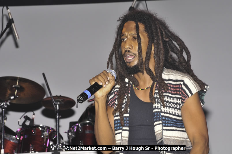 Rootz Underground @ Reggae Sumfest 2008 International Night 2, Catherine Hall, Montego Bay - Saturday, July 19, 2008 - Reggae Sumfest 2008 July 13 - July 19, 2008 - Photographs by Net2Market.com - Barry J. Hough Sr. Photojournalist/Photograper - Photographs taken with a Nikon D300 - Negril Travel Guide, Negril Jamaica WI - http://www.negriltravelguide.com - info@negriltravelguide.com...!