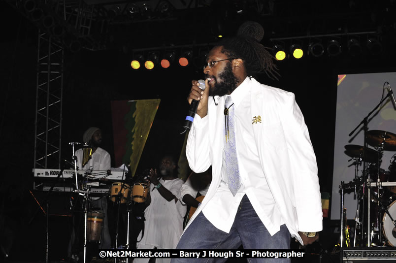 Tarrus Riley @ Reggae Sumfest 2008 International Night 2, Catherine Hall, Montego Bay - Saturday, July 19, 2008 - Reggae Sumfest 2008 July 13 - July 19, 2008 - Photographs by Net2Market.com - Barry J. Hough Sr. Photojournalist/Photograper - Photographs taken with a Nikon D300 - Negril Travel Guide, Negril Jamaica WI - http://www.negriltravelguide.com - info@negriltravelguide.com...!