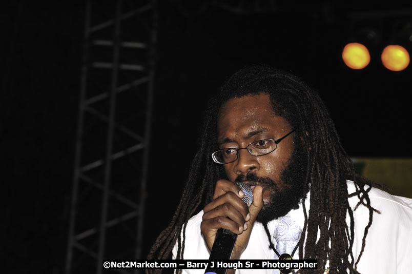 Tarrus Riley @ Reggae Sumfest 2008 International Night 2, Catherine Hall, Montego Bay - Saturday, July 19, 2008 - Reggae Sumfest 2008 July 13 - July 19, 2008 - Photographs by Net2Market.com - Barry J. Hough Sr. Photojournalist/Photograper - Photographs taken with a Nikon D300 - Negril Travel Guide, Negril Jamaica WI - http://www.negriltravelguide.com - info@negriltravelguide.com...!