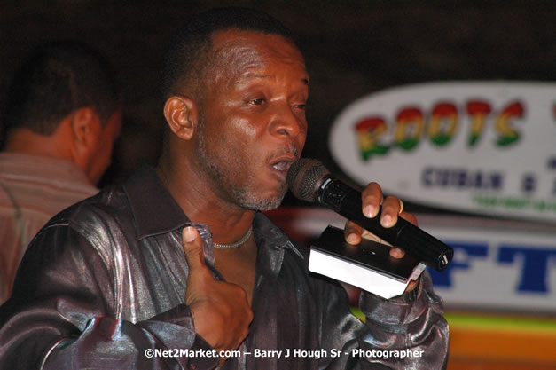 Tarrus Riley, Jimmy Riley, and Dwayne Stephensen - Money Cologne Promotions in association with "British Link Up" presents Summer Jam featuring She's Royal Tarrus Riley & Jimmy Riley - Plus Ras Slick, Sham Dawg, and Whiskey Bagio @ Roots Bamboo, Norman Manley Boulevard, Negril, Jamaica W.I. - Backed up Dean Fraser & The Hurricanne Band - MC Barry G and Rev. BB - July 25, 2007 - Negril Travel Guide.com, Negril Jamaica WI - http://www.negriltravelguide.com - info@negriltravelguide.com...!