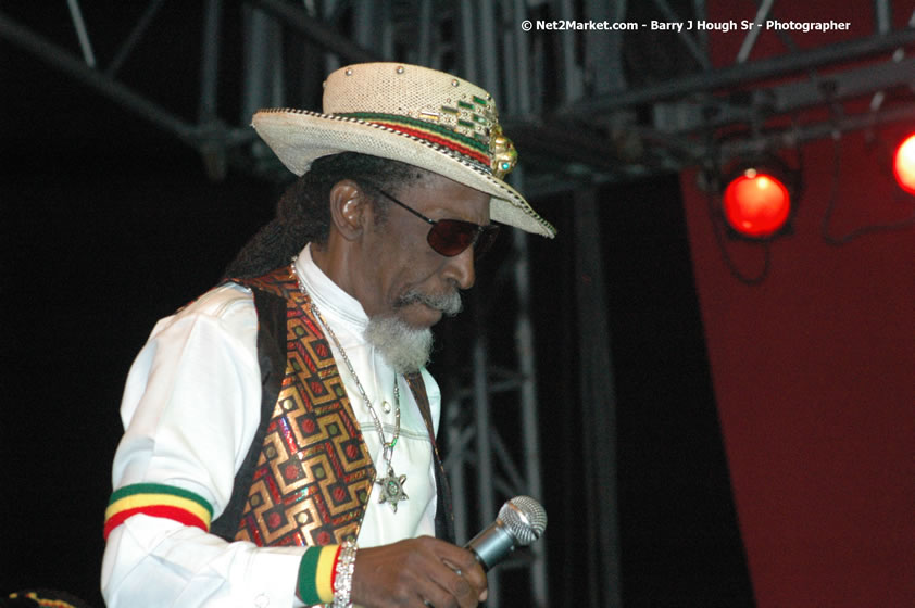 Bunny Wailer - Smile Jamaica, Nine Miles, St Anns, Jamaica - Saturday, February 10, 2007 - The Smile Jamaica Concert, a symbolic homecoming in Bob Marley's birthplace of Nine Miles - Negril Travel Guide, Negril Jamaica WI - http://www.negriltravelguide.com - info@negriltravelguide.com...!