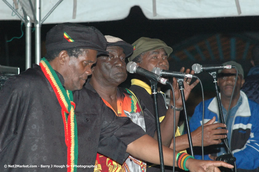 Bunny Wailer - Smile Jamaica, Nine Miles, St Anns, Jamaica - Saturday, February 10, 2007 - The Smile Jamaica Concert, a symbolic homecoming in Bob Marley's birthplace of Nine Miles - Negril Travel Guide, Negril Jamaica WI - http://www.negriltravelguide.com - info@negriltravelguide.com...!