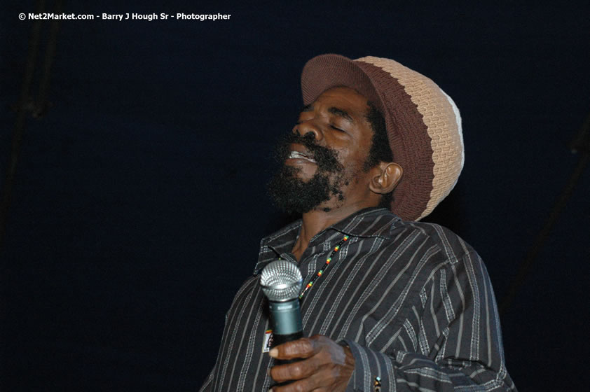 Coco Tea - Smile Jamaica, Nine Miles, St Anns, Jamaica - Saturday, February 10, 2007 - The Smile Jamaica Concert, a symbolic homecoming in Bob Marley's birthplace of Nine Miles - Negril Travel Guide, Negril Jamaica WI - http://www.negriltravelguide.com - info@negriltravelguide.com...!