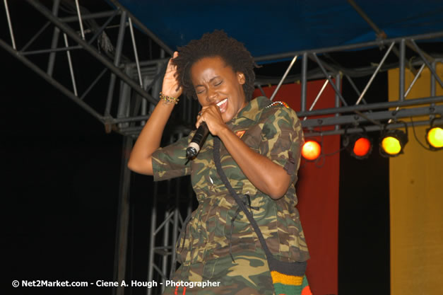 Etana - Smile Jamaica, Nine Miles, St Anns, Jamaica - Saturday, February 10, 2007 - The Smile Jamaica Concert, a symbolic homecoming in Bob Marley's birthplace of Nine Miles - Negril Travel Guide, Negril Jamaica WI - http://www.negriltravelguide.com - info@negriltravelguide.com...!