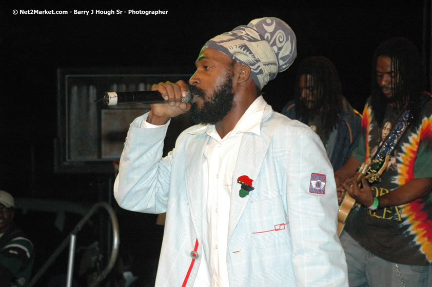 Lutan Fyah - Smile Jamaica, Nine Miles, St Anns, Jamaica - Saturday, February 10, 2007 - The Smile Jamaica Concert, a symbolic homecoming in Bob Marley's birthplace of Nine Miles - Negril Travel Guide, Negril Jamaica WI - http://www.negriltravelguide.com - info@negriltravelguide.com...!