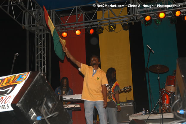 Lutan Fyah - Smile Jamaica, Nine Miles, St Anns, Jamaica - Saturday, February 10, 2007 - The Smile Jamaica Concert, a symbolic homecoming in Bob Marley's birthplace of Nine Miles - Negril Travel Guide, Negril Jamaica WI - http://www.negriltravelguide.com - info@negriltravelguide.com...!