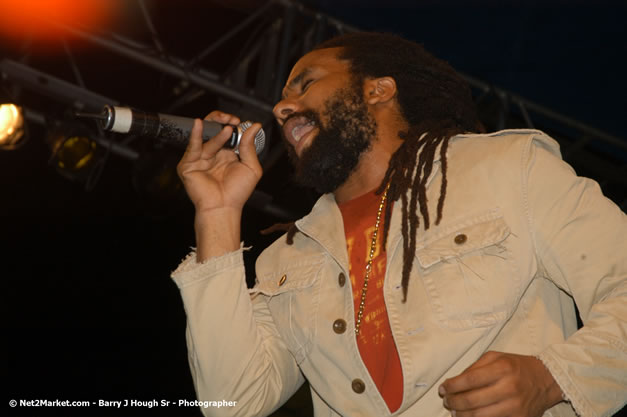 The Marley Brother's - Damian, Stephen, Julian, and Kimani - Smile Jamaica, Nine Miles, St Anns, Jamaica - Saturday, February 10, 2007 - The Smile Jamaica Concert, a symbolic homecoming in Bob Marley's birthplace of Nine Miles - Negril Travel Guide, Negril Jamaica WI - http://www.negriltravelguide.com - info@negriltravelguide.com...!