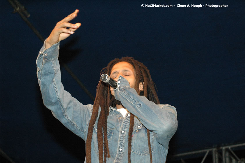 The Marley Brother's - Damian, Stephen, Julian, and Kimani - Smile Jamaica, Nine Miles, St Anns, Jamaica - Saturday, February 10, 2007 - The Smile Jamaica Concert, a symbolic homecoming in Bob Marley's birthplace of Nine Miles - Negril Travel Guide, Negril Jamaica WI - http://www.negriltravelguide.com - info@negriltravelguide.com...!