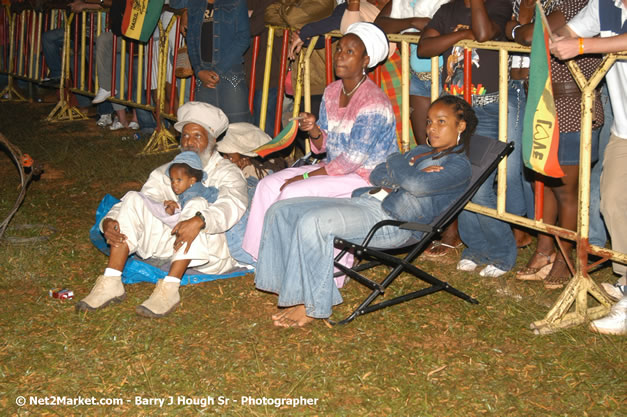 Venue and Audience - Smile Jamaica, Nine Miles, St Anns, Jamaica - Saturday, February 10, 2007 - The Smile Jamaica Concert, a symbolic homecoming in Bob Marley's birthplace of Nine Miles - Negril Travel Guide, Negril Jamaica WI - http://www.negriltravelguide.com - info@negriltravelguide.com...!