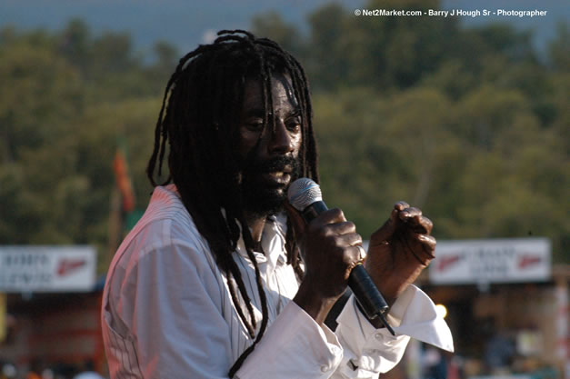 Buju Banton - Red Stripe Reggae Sumfest 2006 - The Summit - Jamaica's Greatest, The World's Best - Saturday, July 22, 2006 - Montego Bay, Jamaica - Negril Travel Guide, Negril Jamaica WI - http://www.negriltravelguide.com - info@negriltravelguide.com...!